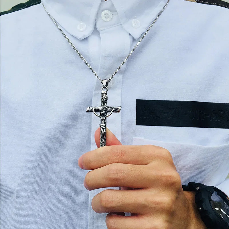 Colar masculino crucifixo