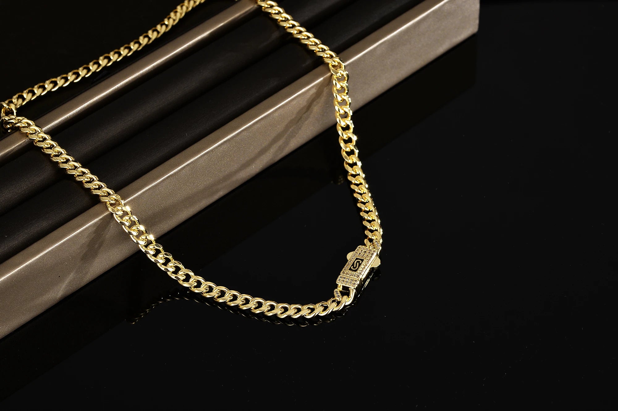 Colar ou pulseira Miami Cuban fecho cravejado