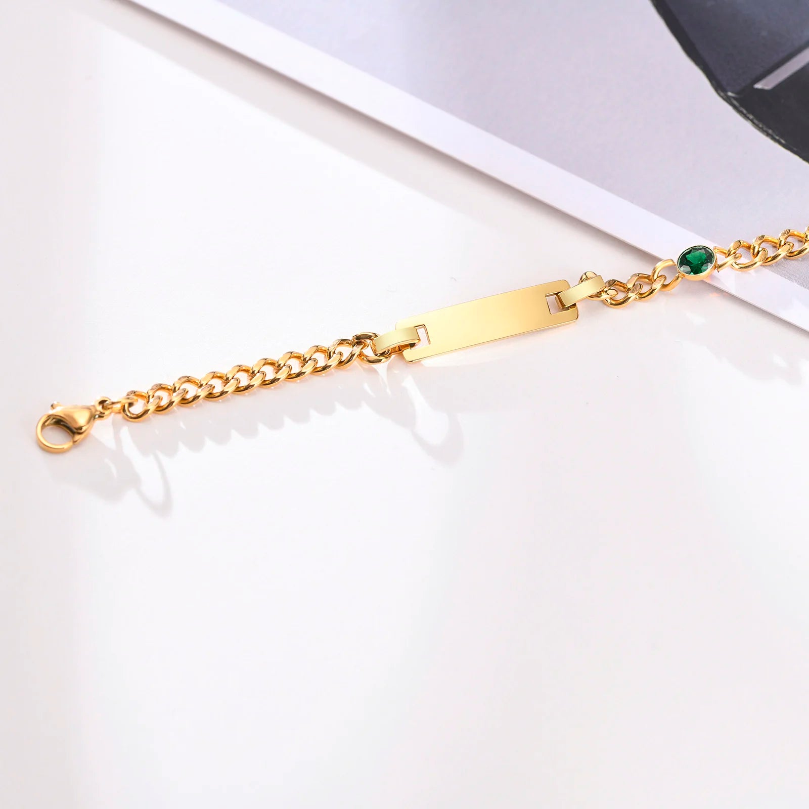 Pulseira infantil personalizada cravejada. (0 a 4 anos)