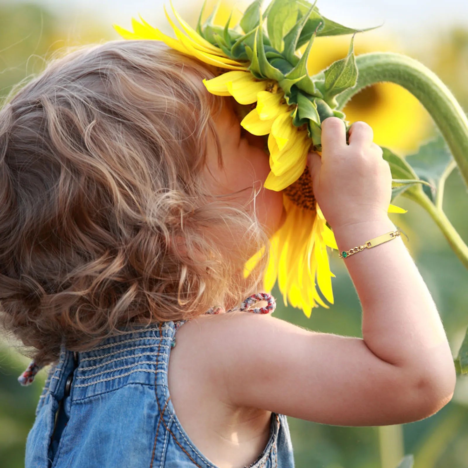 Pulseira infantil personalizada cravejada. (0 a 4 anos)