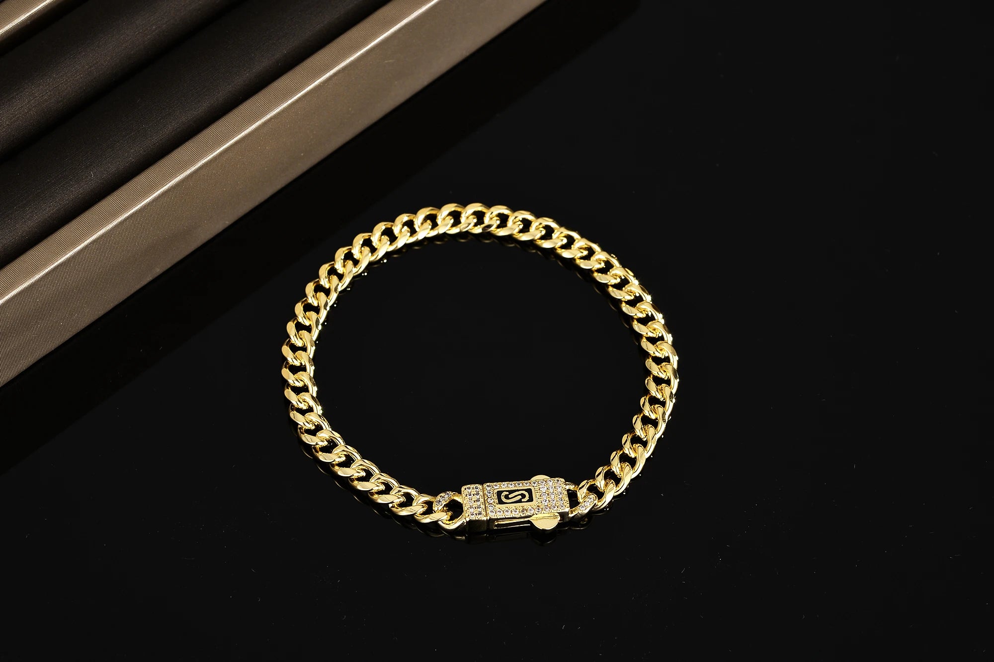 Colar ou pulseira Miami Cuban fecho cravejado