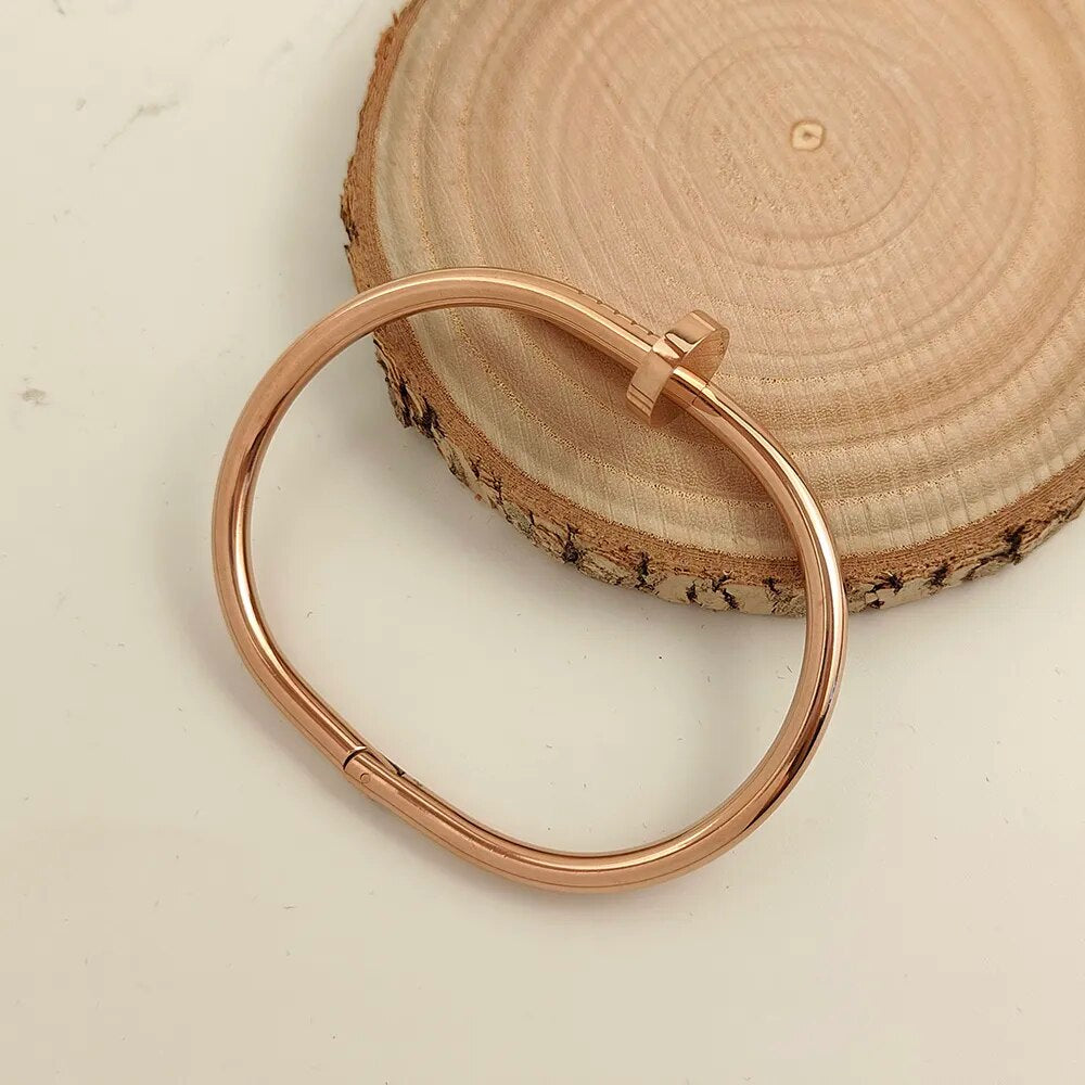 Bracelete Prego Modelo Cravejado