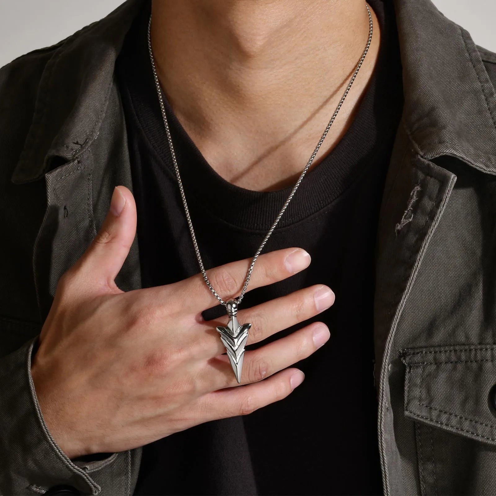 Colar masculino ponta de lança